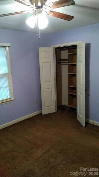 Building Photo - 433 Raintree Dr