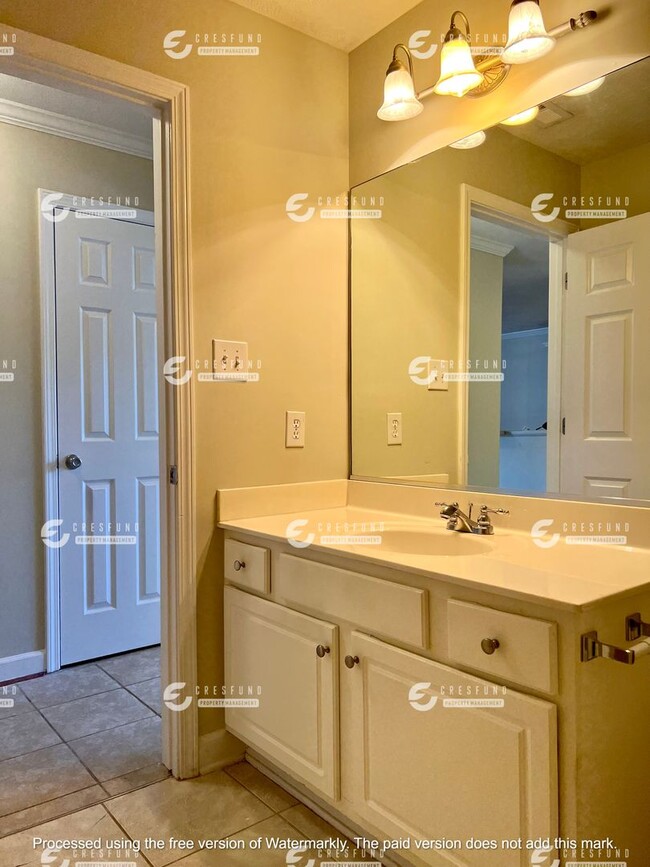 Building Photo - Freshly Painted 2 Bed 2 Bath Condo