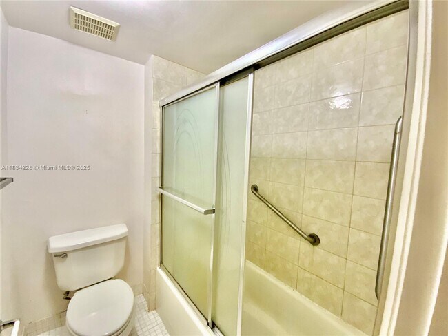 Building Photo - 417 Lakeview Dr