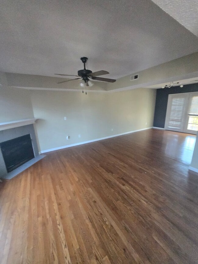 Building Photo - Spacious 2-Bedroom Condo in Johnson City
