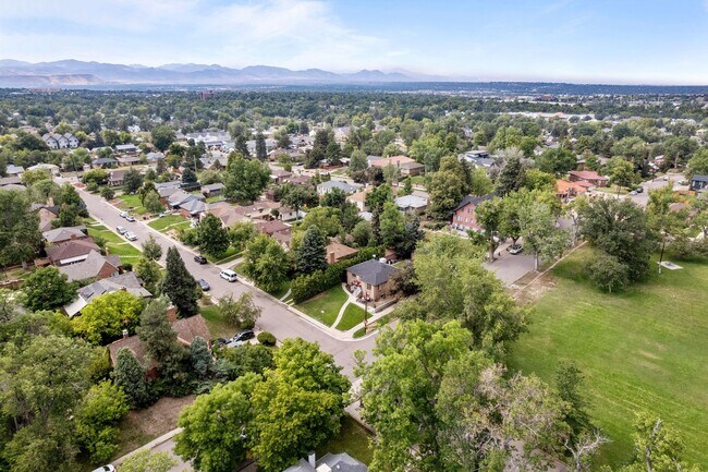 Building Photo - Stunning 4 Bed 2 Bath Home across the Stre...