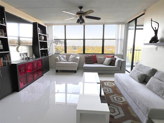Building Photo - 16300 Golf Club Rd
