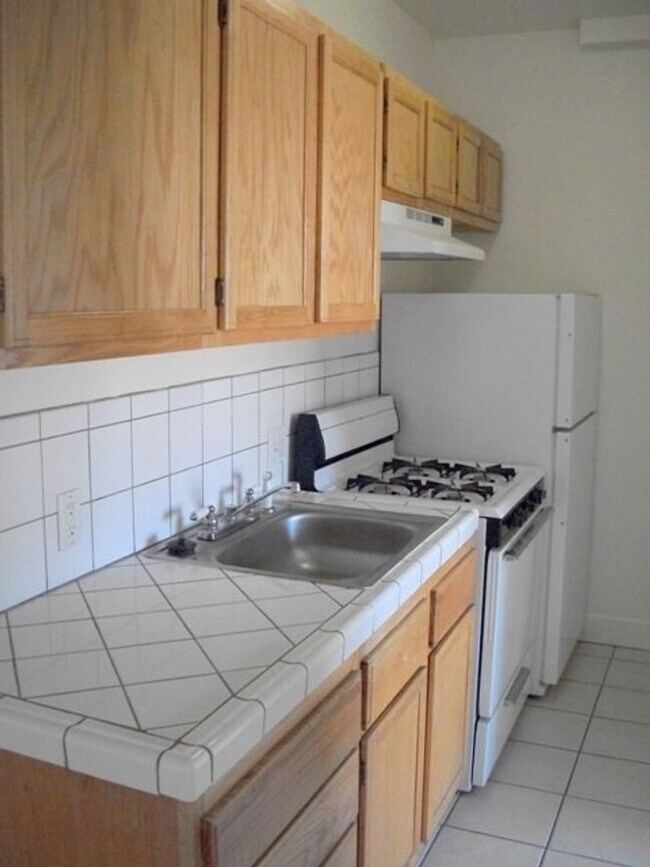 Building Photo - COMING SOON A Bright Sunny 1 bedroom, with...