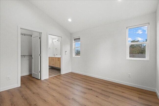 Building Photo - Newly Built Modern Craftsman in Prime Seattle Location