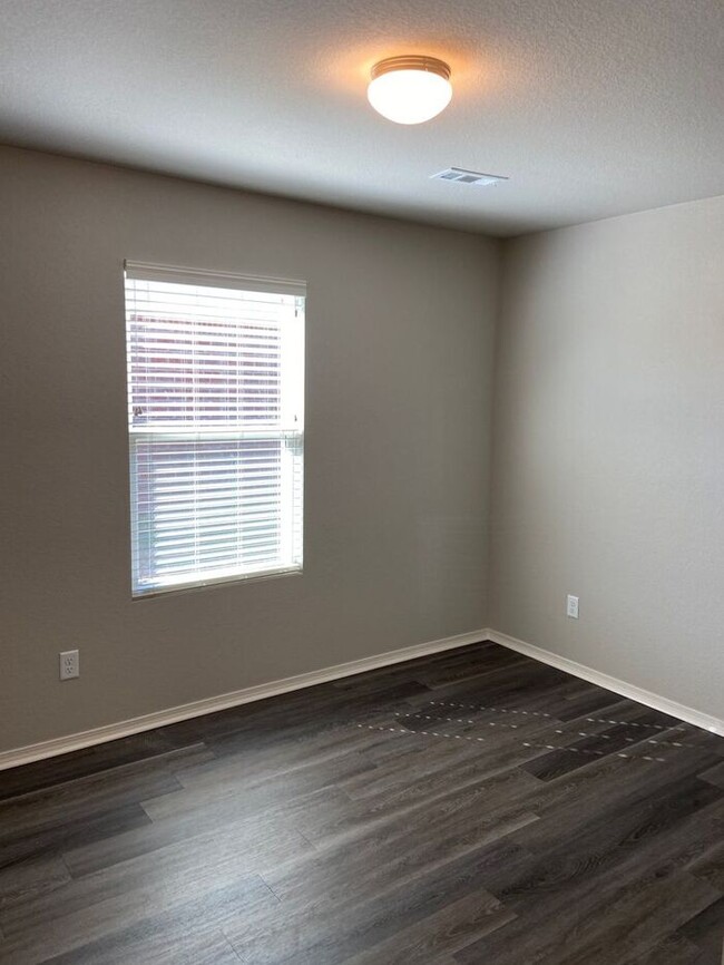 Building Photo - *Pre-leasing* Three Bedroom | Two Bathroom...