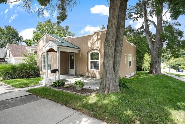 Building Photo - 455 Cedar St NE