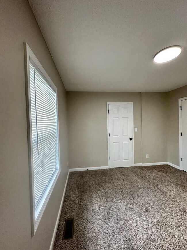 Building Photo - Pet-Friendly 2-Bedroom Home with Deck