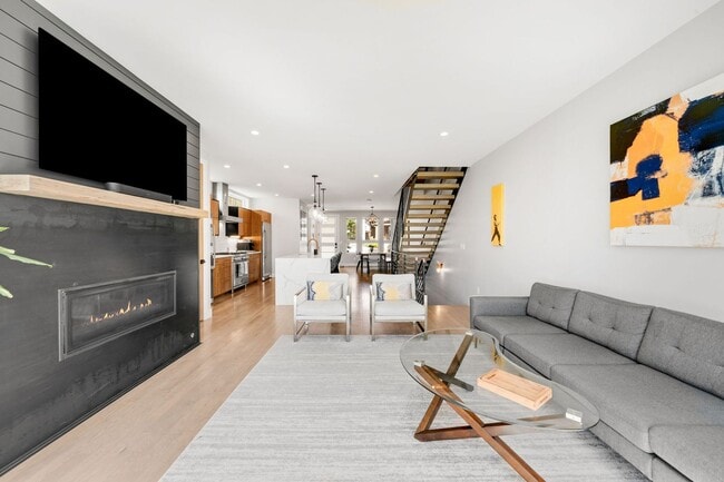 Building Photo - Luxury 4BD, 5BA Duplex in LoHi with Covered Rooftop Deck