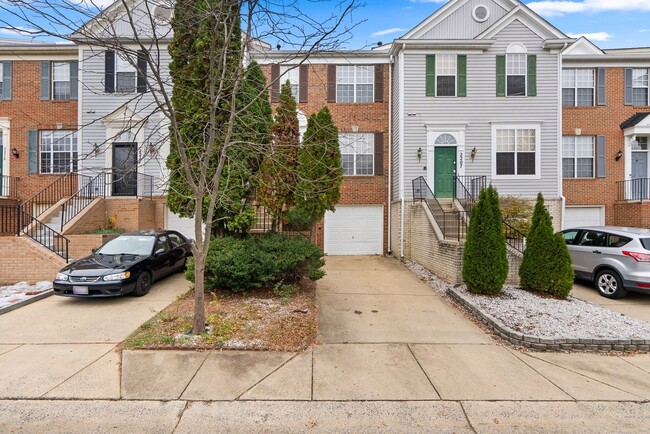 Building Photo - 3 Bed 2.5 Bath - Silver Spring Townhouse -...