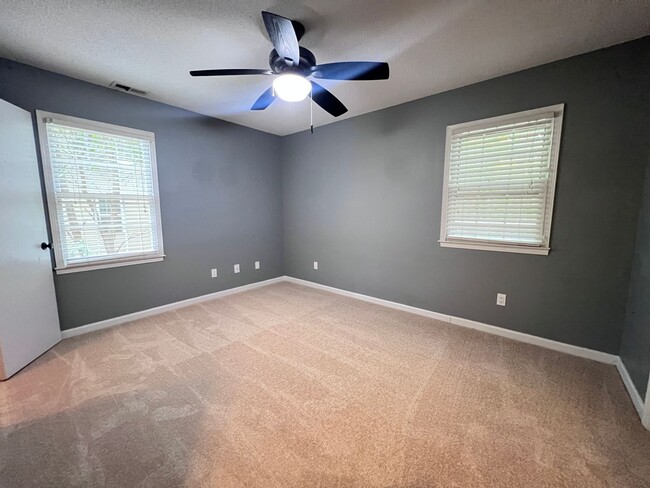 Building Photo - 3 Bedroom | 1.5 Bath Home in North Raleigh...