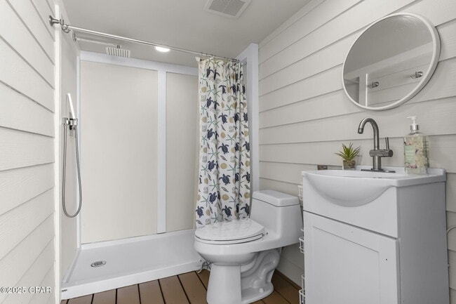 Building Photo - 407 Petrel St