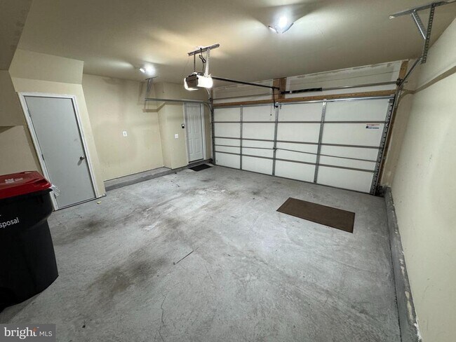 Building Photo - 105 Domino Ct