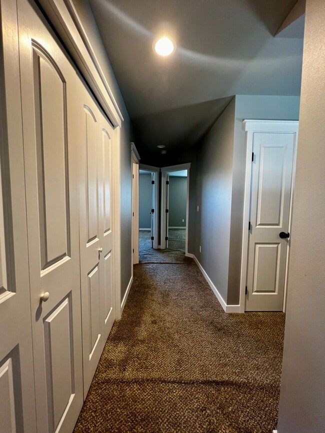 Building Photo - 7433 Saddlebrook Lp