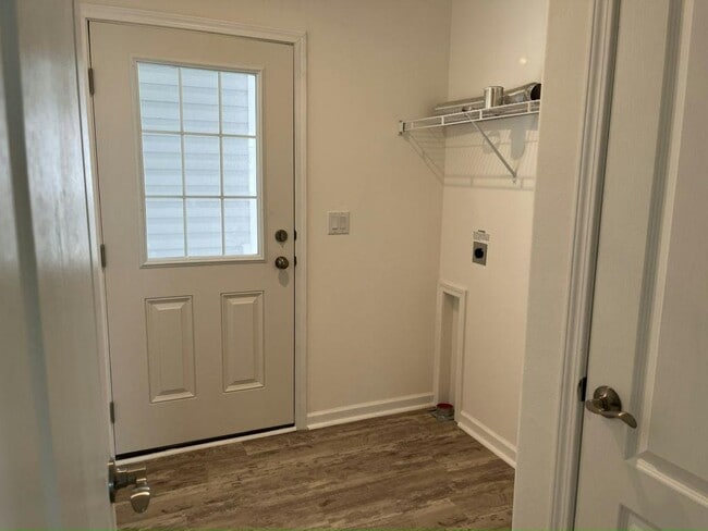 Building Photo - 568 Plaza Del Sol