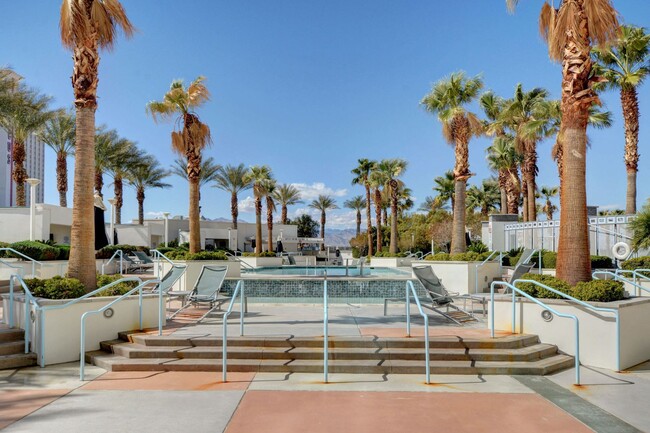 Building Photo - Sky Las Vegas-Strip/City/Red Rock Mtn View...