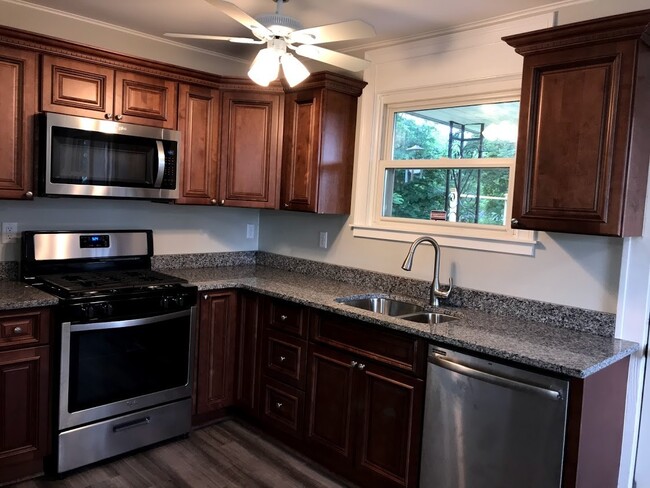 Building Photo - 4 Bedroom; 1 Bath House for Rent - Swissvale