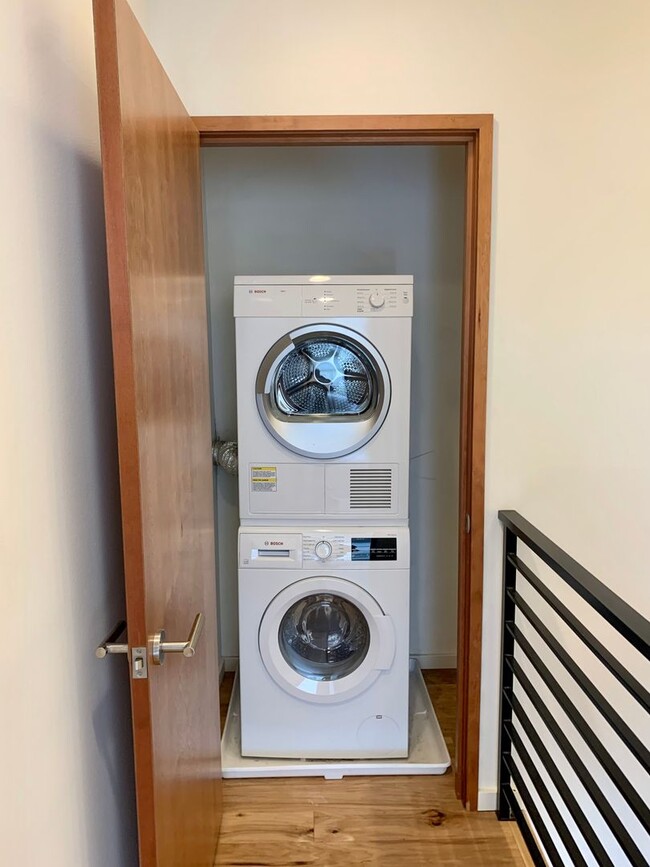 Building Photo - Mount Baker/Columbia City Townhome