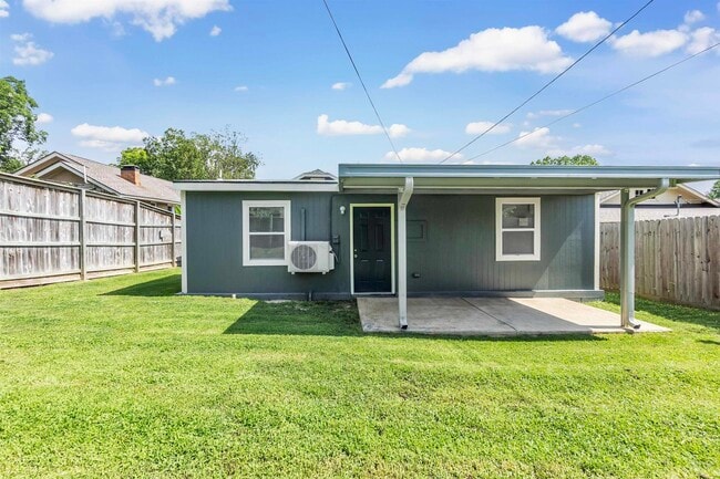 Building Photo - 2245 Monroe Ave