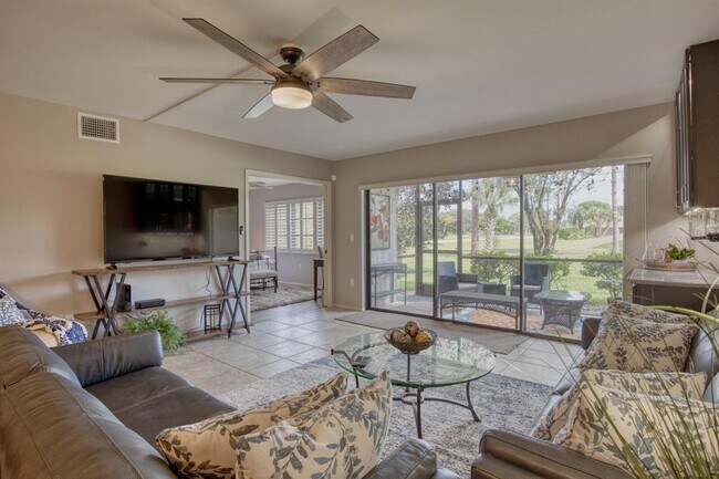 Building Photo - 5640 Golf Pointe Dr