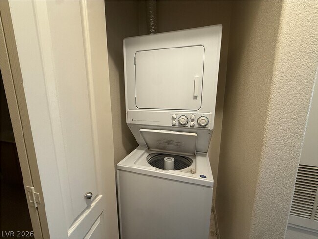 Building Photo - 10630 Calico Mountain Ave