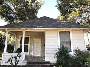 Building Photo - Charming 3/1 House Walking Distance to Cam...