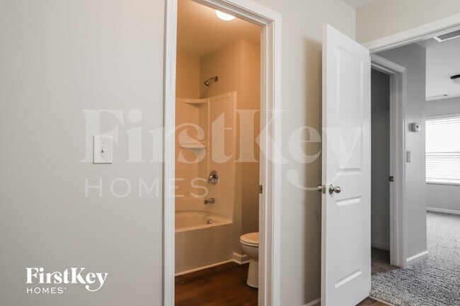 Building Photo - 216 Aberdeen Way