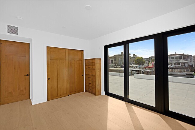 Building Photo - 4017 Channel Pl