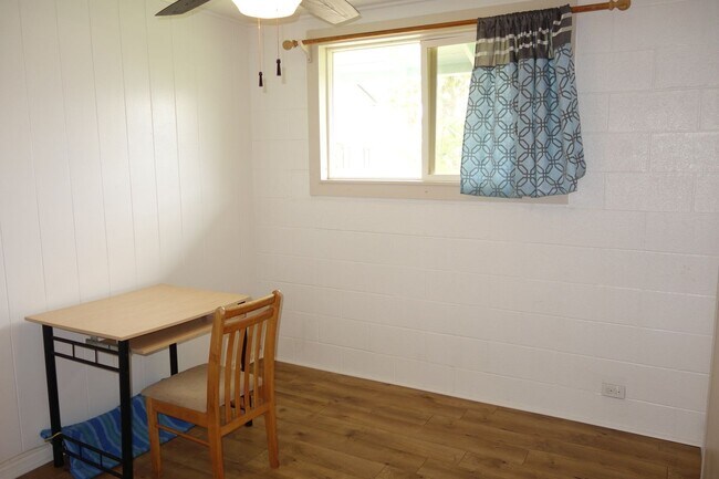 Building Photo - 3 BD / 1.5 BA Home in Waialua!