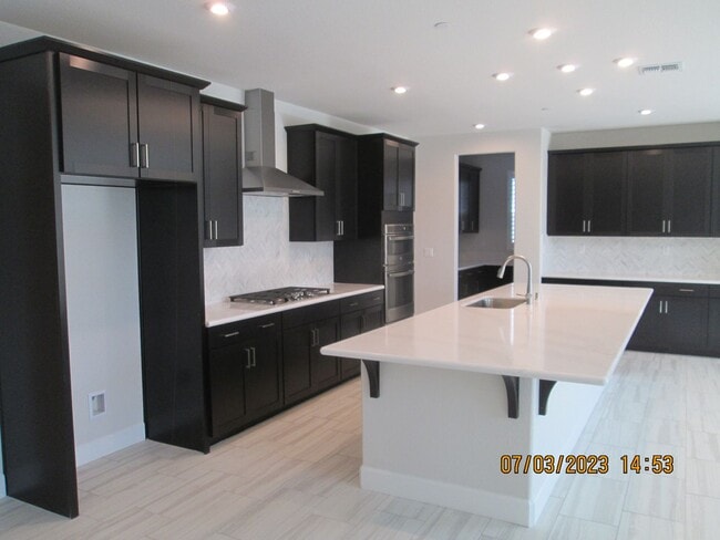 Building Photo - 700 Jasmine Ct