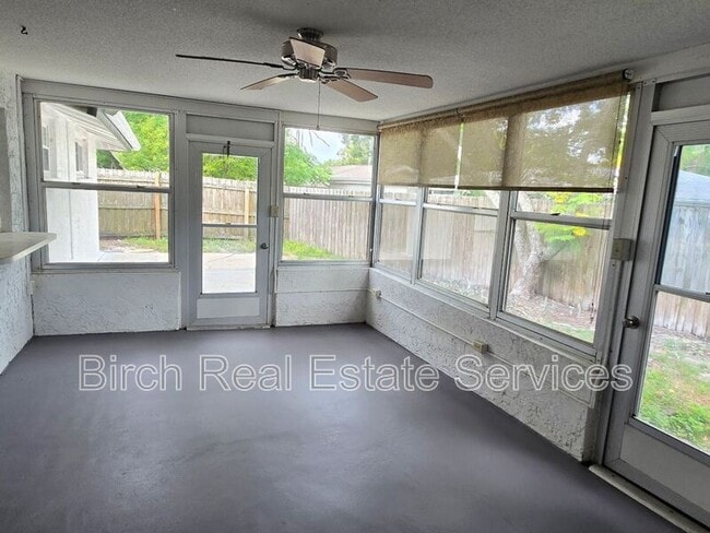 Building Photo - 7435 Live Oak Ln