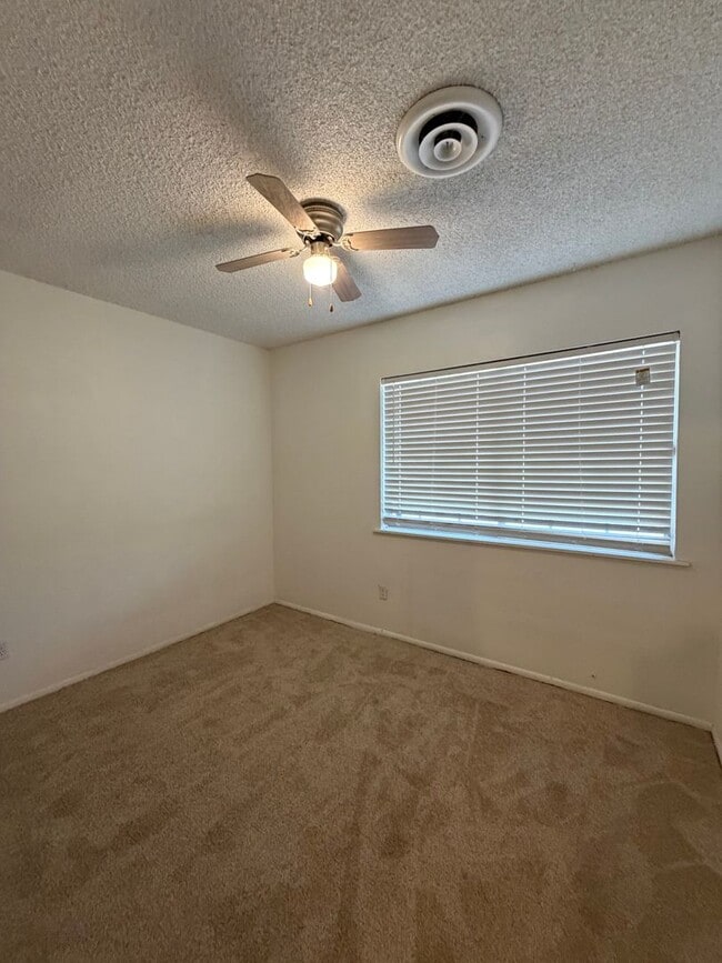 Building Photo - 3 Bedroom 2 Bathroom House on Corner Lot with 2 Car Garage Locate din Irwin Estates