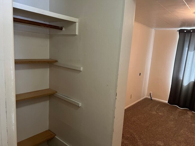 Building Photo - Upstairs 1 bedroom apartment with garage!