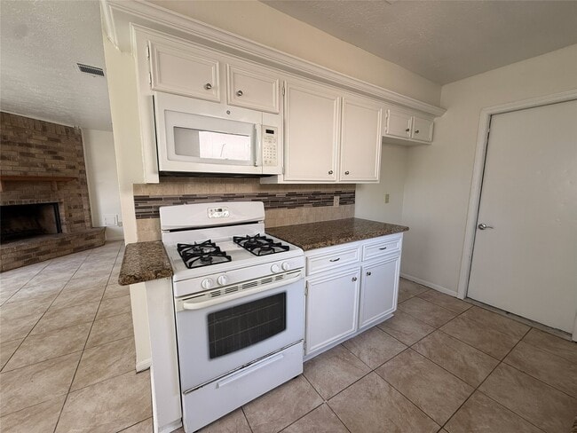 Building Photo - 4223 Steep Rock Dr