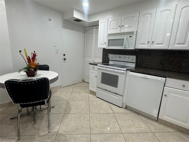 Building Photo - 405 N Ocean Blvd