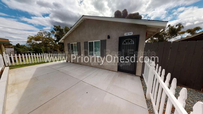 Building Photo - 3854 Alameda Way