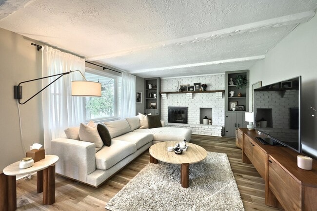 Building Photo - Beautiful Full Home in York