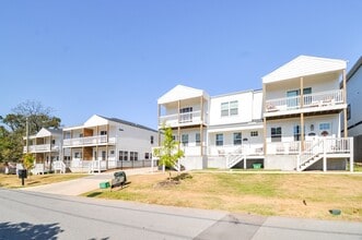 Building Photo - 1599 Brooks Ave