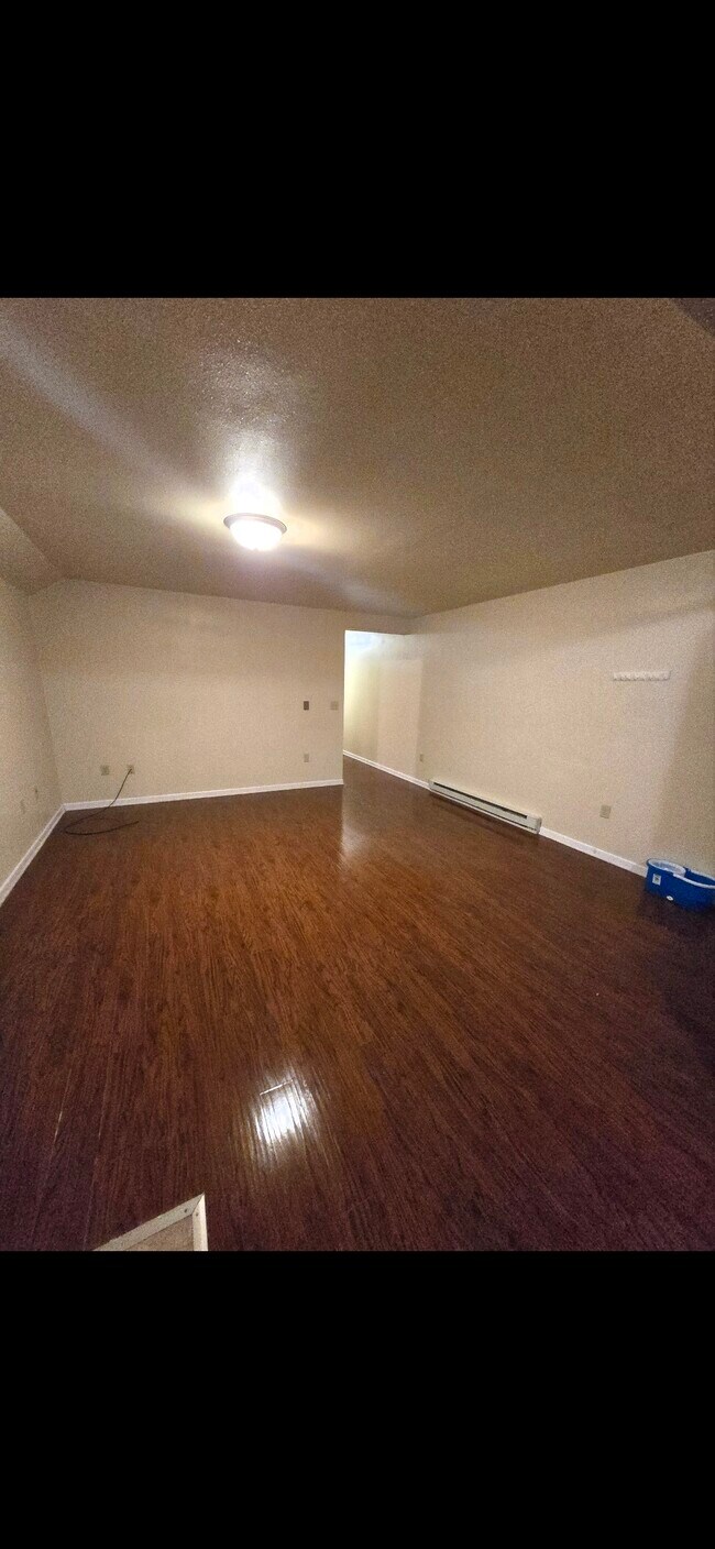 Building Photo - Bush Apartments