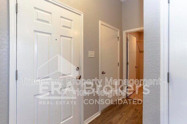 Building Photo - 1614 Twisted Oak Dr