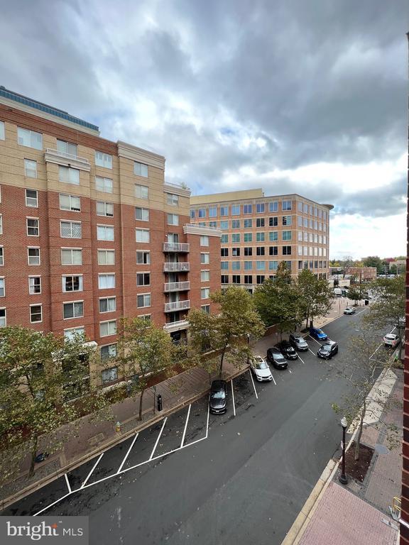 Building Photo - 880 N Pollard St