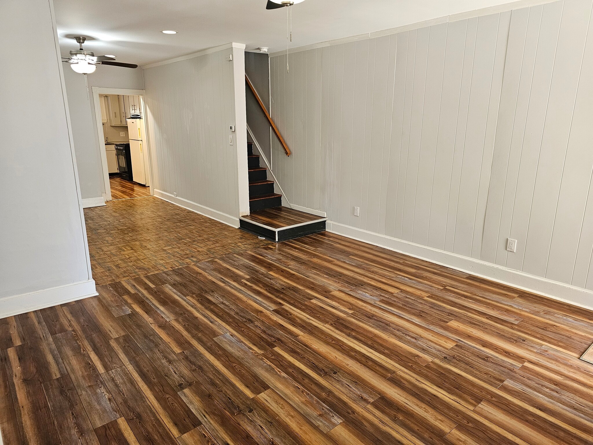 Building Photo - 721 W Oak St