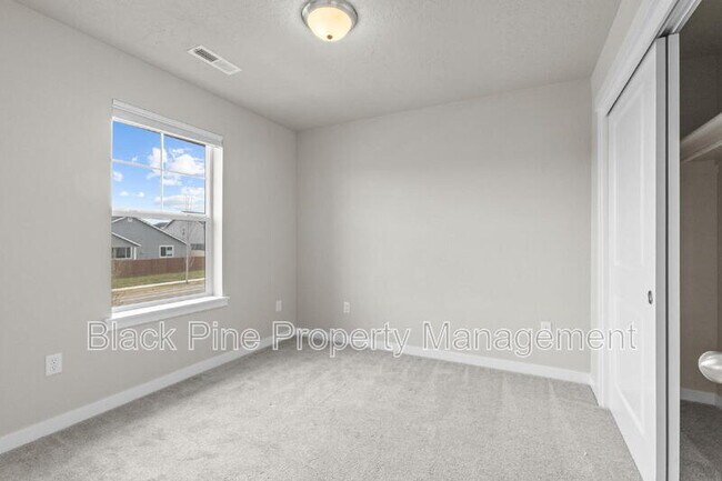 Building Photo - 7684 S Seabreeze Way