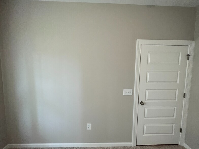 Building Photo - Room in House on Tawny View Ln