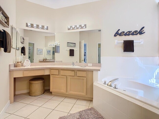 Building Photo - 846 Orista Dr