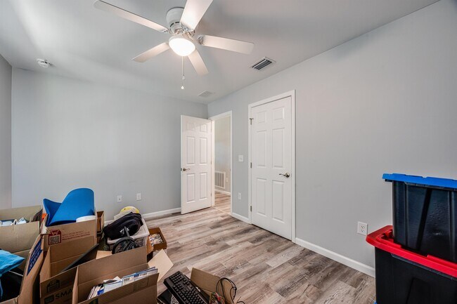 Building Photo - 3071 Highland Ave