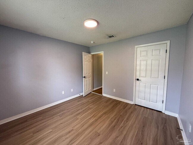 Building Photo - 1137 Carla Dr
