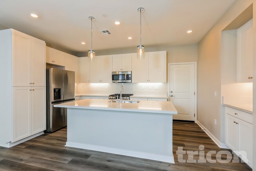 Building Photo - 28103 Rosetta St