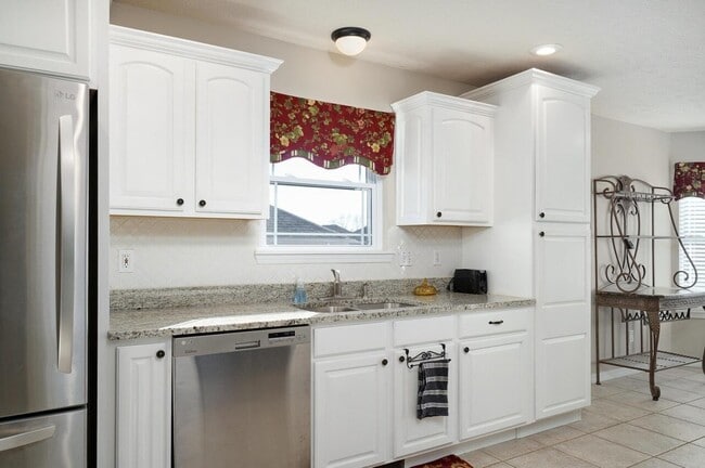 Building Photo - 3891 S Hillsdale Ave