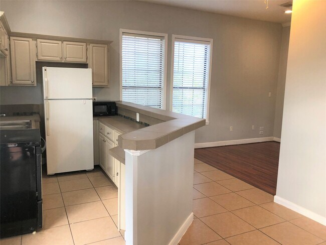 Building Photo - 543 W 27th St