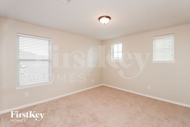 Building Photo - 8011 Carillon Way